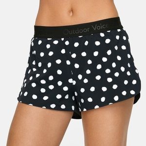 Outdoor Voices The Run short Polka Dot - size M